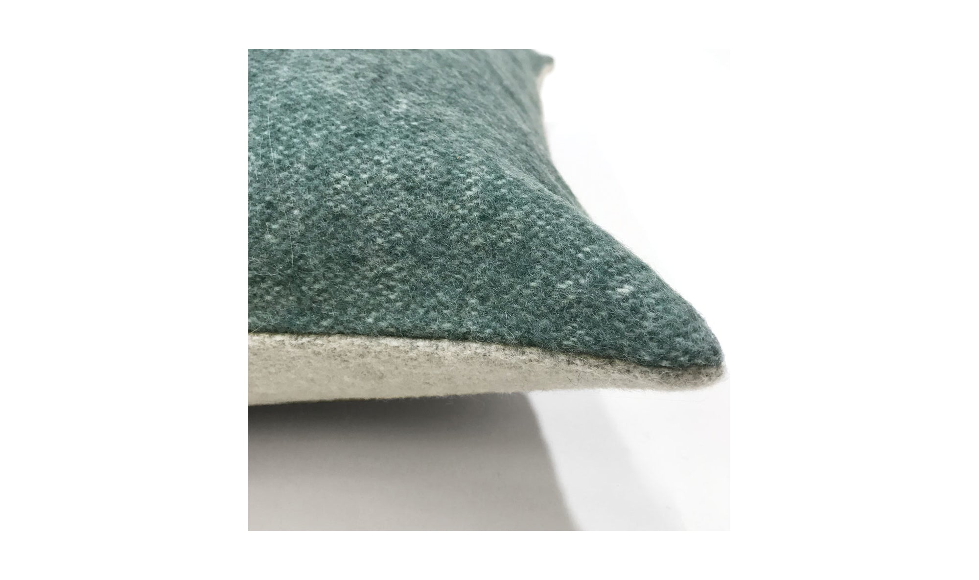 EASY RECYCLED WOOL CUSHION