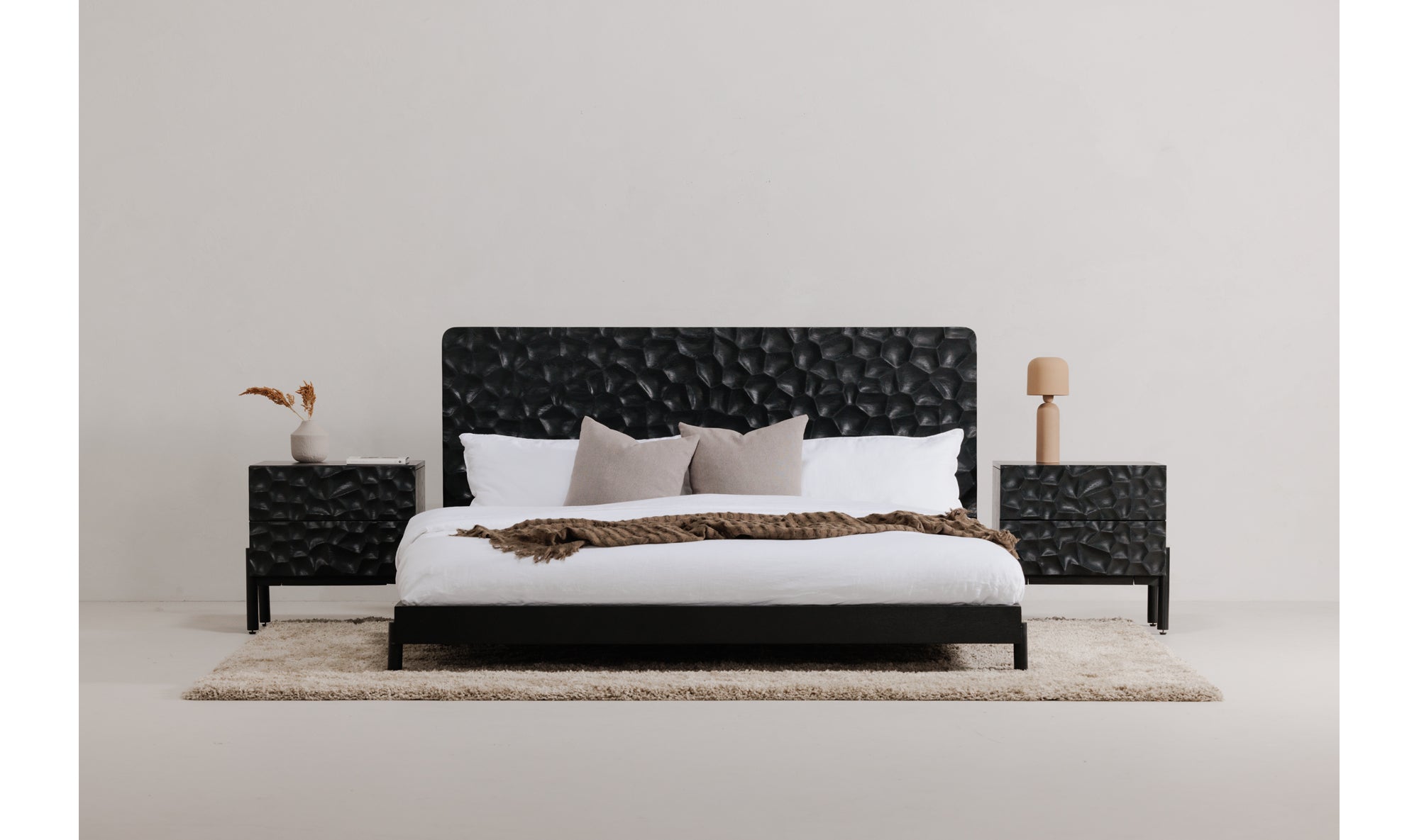Misaki Queen Bed Black