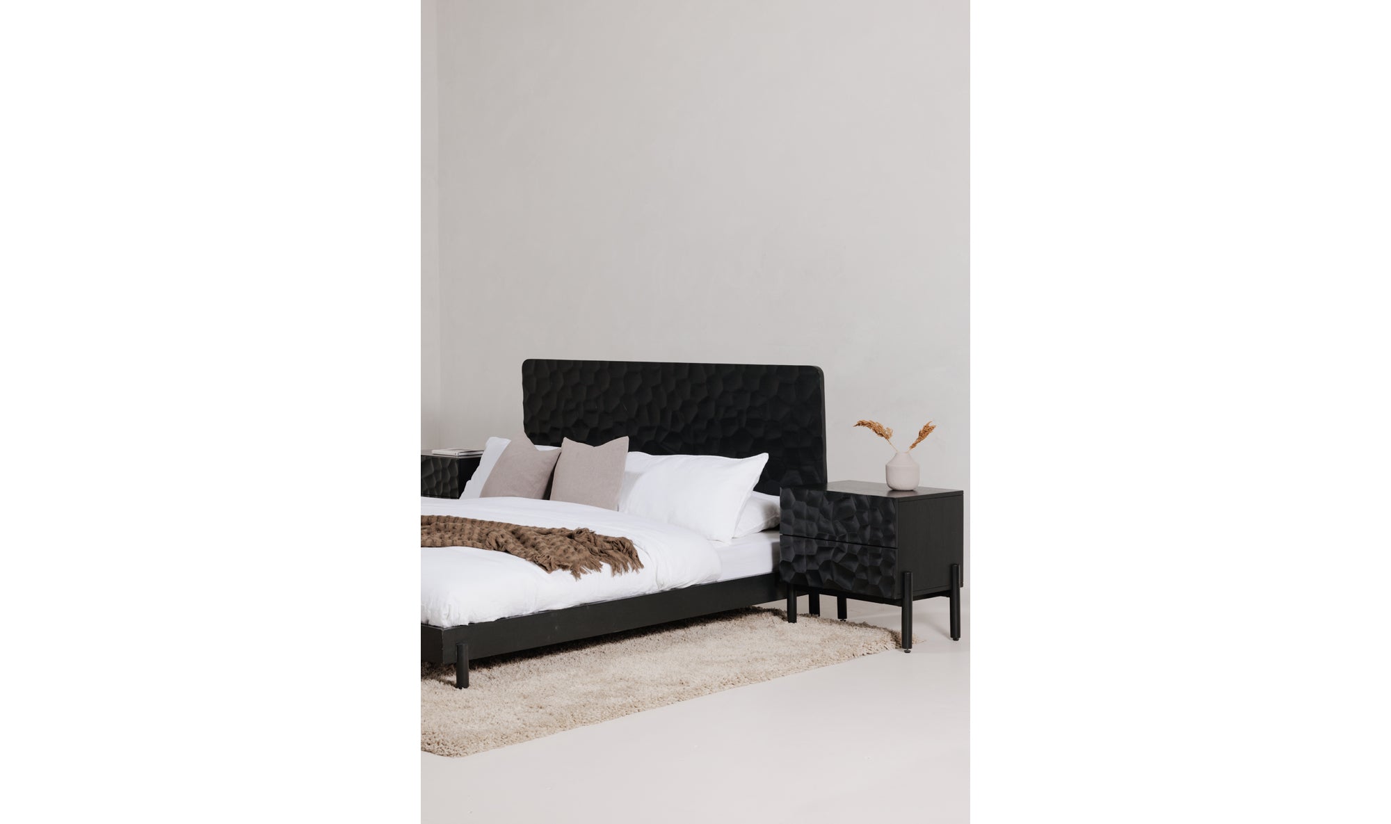 Misaki Queen Bed Black
