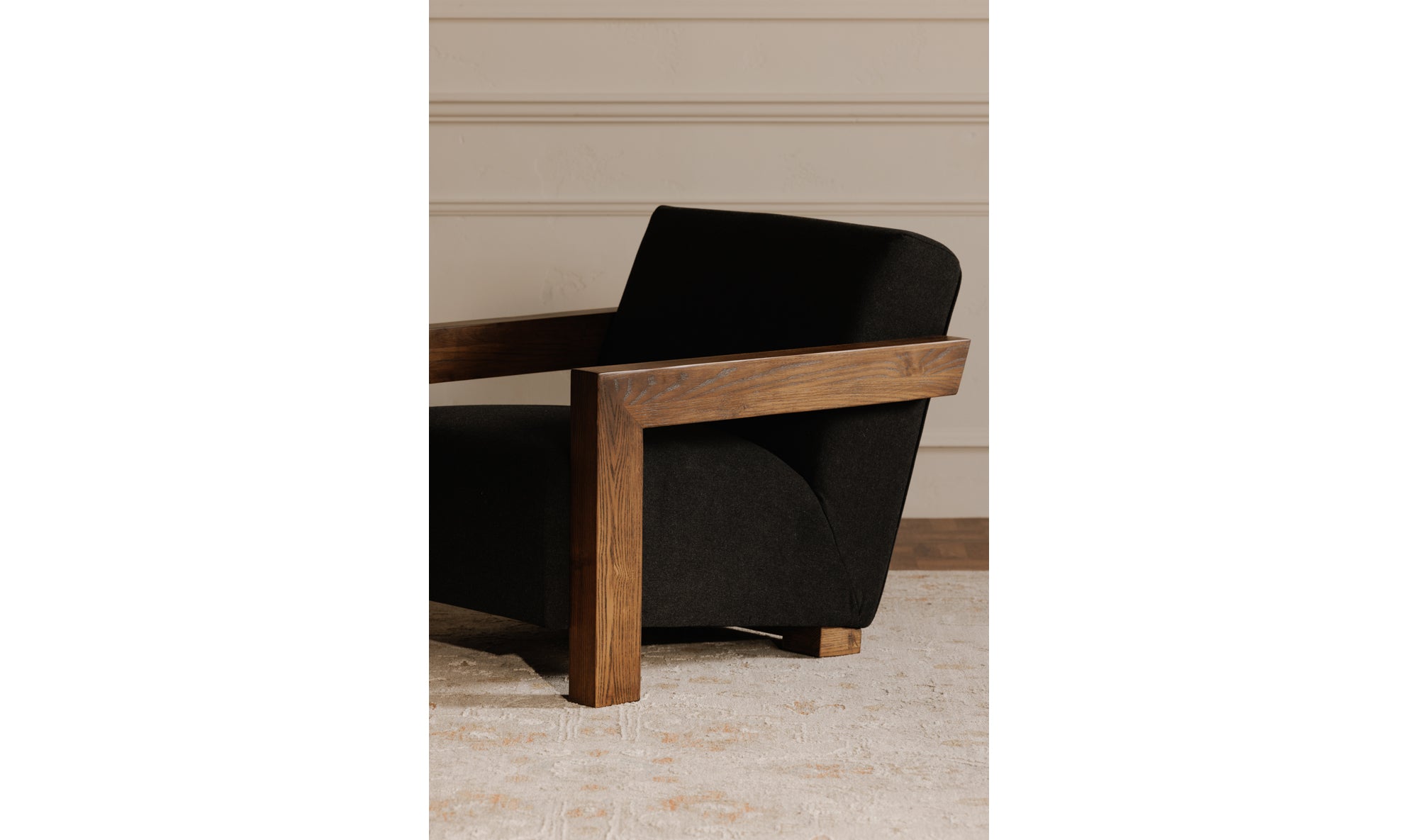 Garnet Lounge Chair