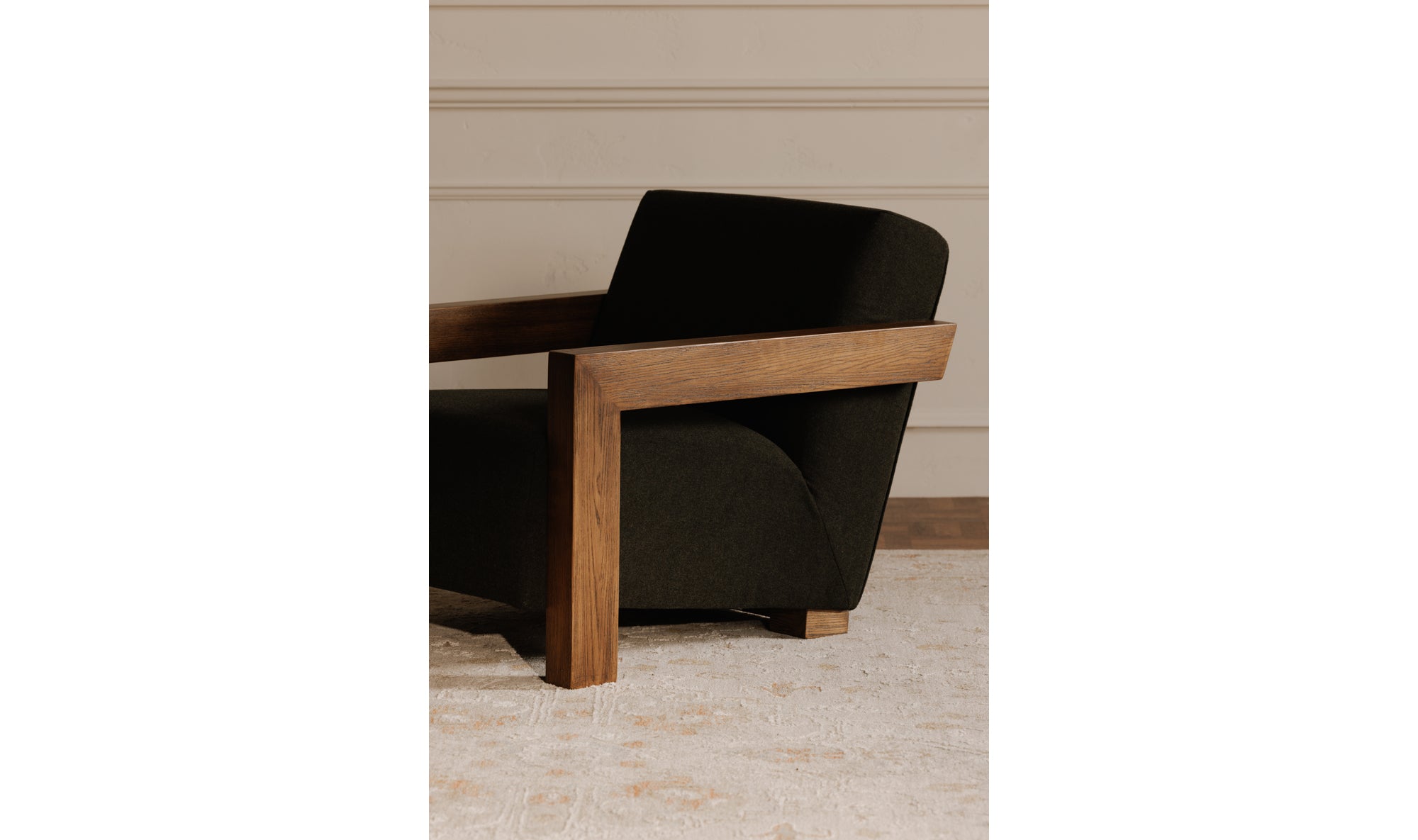 Garnet Lounge Chair