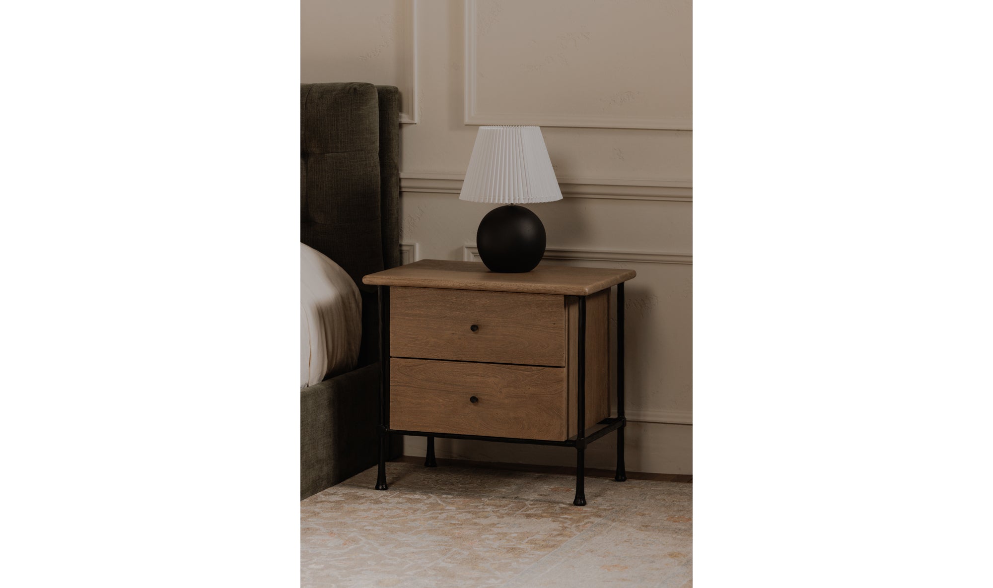 Tuve Table Lamp Black