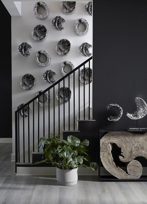 Cast Eroded Wood Circle on Stand, Silver Leaf, Assorted